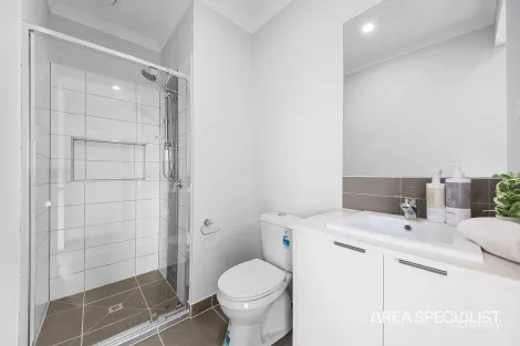 Property photo of 4 Adelong Boulevard Cobblebank VIC 3338