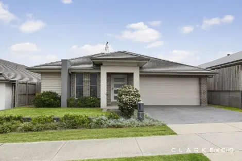 11 Arklow Cres, Chisholm, NSW 2322