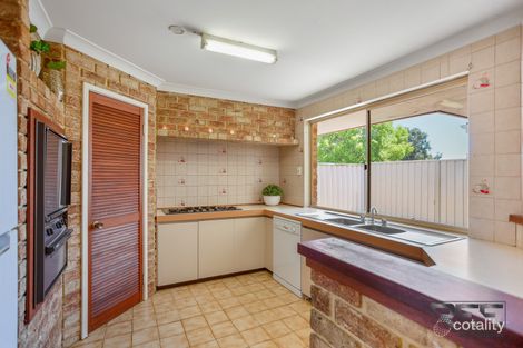 Property photo of 17 Crossland Way Kardinya WA 6163