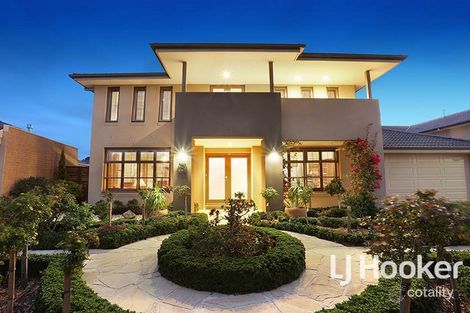 Property photo of 8 Sandhill Rise Point Cook VIC 3030