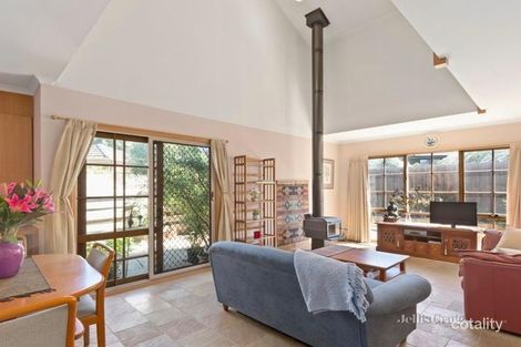 Property photo of 5/9 Long Valley Way Doncaster East VIC 3109