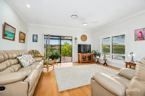 Property photo of 26 Tradewinds Avenue Summerland Point NSW 2259