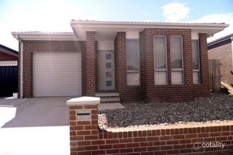 33 Walter Crocker Cres, Casey, ACT 2913