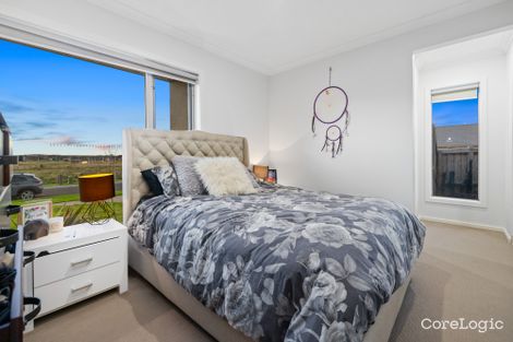 Property photo of 25 Masters Crescent Mambourin VIC 3024