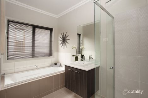 Property photo of 14 Kosciuszko Circuit Clyde VIC 3978