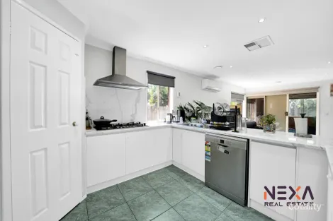 Property photo of 24 Simmonds Place Roxburgh Park VIC 3064