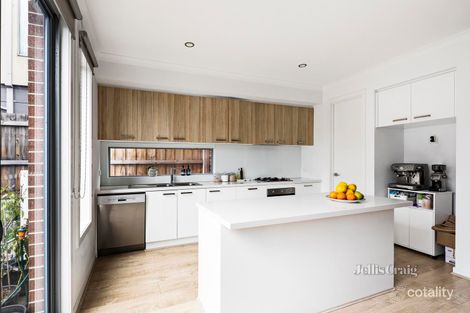 Property photo of 22 Heffernan Walk Heidelberg Heights VIC 3081