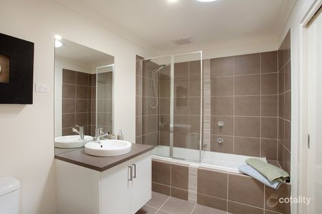 Property photo of 14 Kosciuszko Circuit Clyde VIC 3978