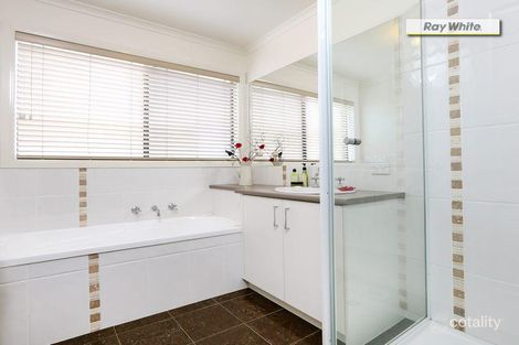 Property photo of 3 Josie Place Rosebud VIC 3939