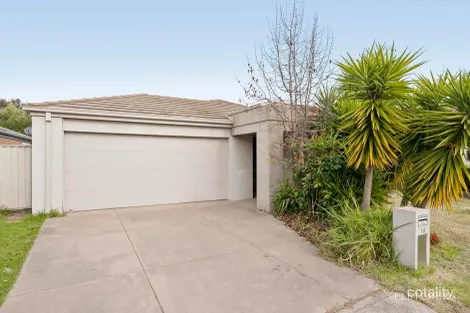 Property photo of 18 Celebration Circuit Pakenham VIC 3810