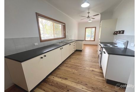 Property photo of 4 Light Place Dubbo NSW 2830