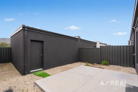 Property photo of 32 Argenta Parkway Tarneit VIC 3029
