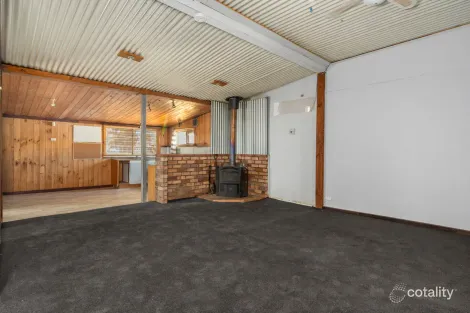 Property photo of 4 North Terrace Boulder WA 6432