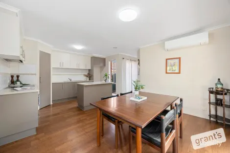 Property photo of 19A Tilba Court Berwick VIC 3806