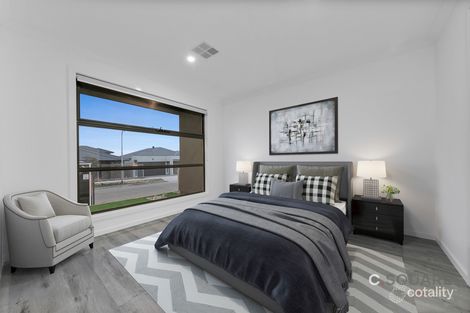 Property photo of 81 Madura Promenade Mickleham VIC 3064