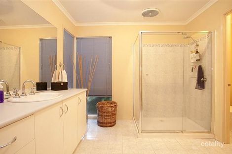 Property photo of 8 Sylvia Close Hillside VIC 3037