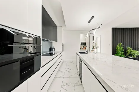 Property photo of 8 Figtree Crescent Glen Alpine NSW 2560