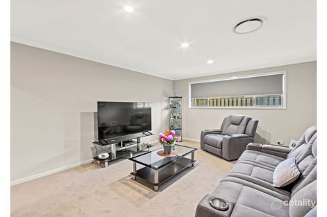 Property photo of 28 Butterleaf Crescent Pimpama QLD 4209