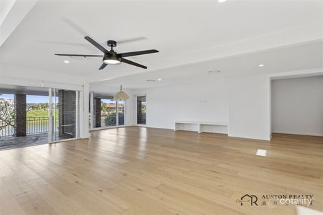 Property photo of 33 Firmin Court Mermaid Waters QLD 4218