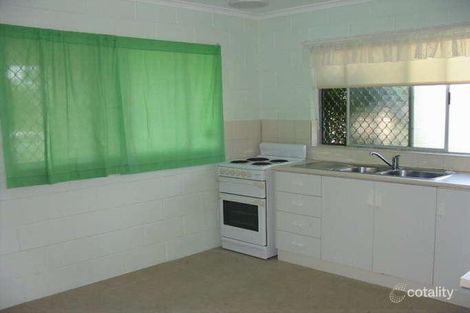 9 Kingsford St, Mooroobool, QLD 4870