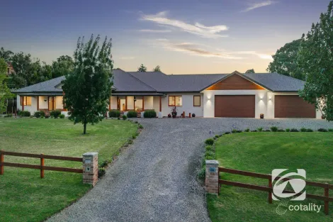 13a Caserta Dr, Berwick, VIC 3806