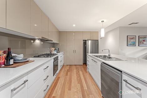 Property photo of 2 Pemberton Lane Sandhurst VIC 3977