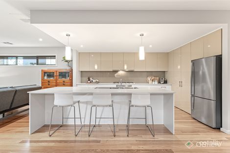 Property photo of 2 Pemberton Lane Sandhurst VIC 3977