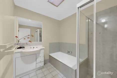Property photo of 2/184 Greenacre Drive Arundel QLD 4214