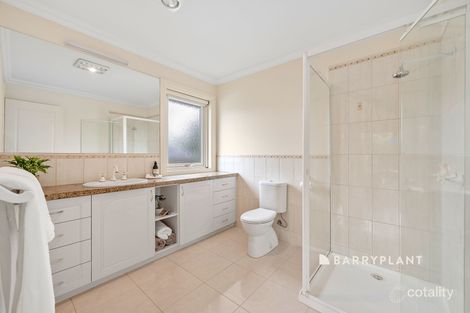 Property photo of 17 Clendon Street Berwick VIC 3806