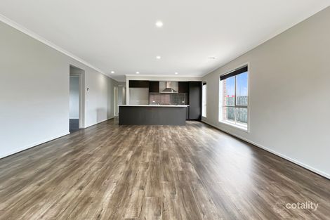 28 Adelong Bvd, Cobblebank, VIC 3338