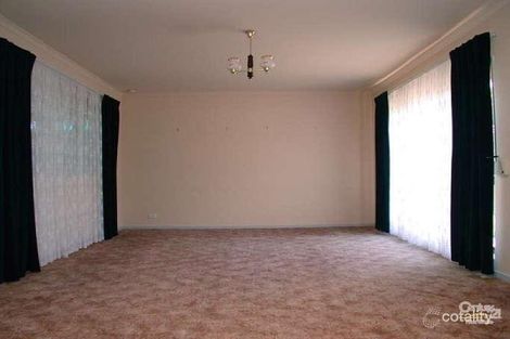 Property photo of 17 Coonawarra Close Woodcroft SA 5162