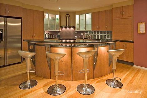 Property photo of 11 Annies Court Benowa QLD 4217