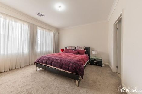 Property photo of 2/3 Alex Court Kurunjang VIC 3337