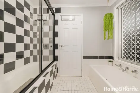 Property photo of 39 Balthasar Close Rosemeadow NSW 2560