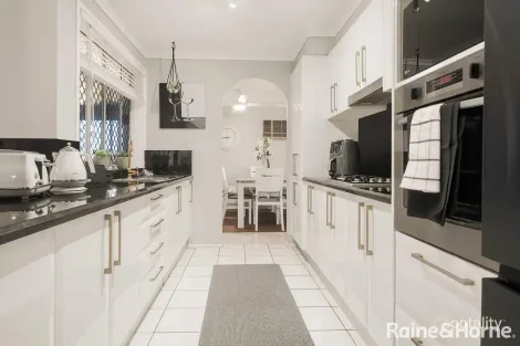 Property photo of 39 Balthasar Close Rosemeadow NSW 2560