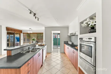 Property photo of 6 Gainsford Way Burnside VIC 3023