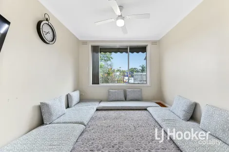 Property photo of 62 Pound Road Hampton Park VIC 3976