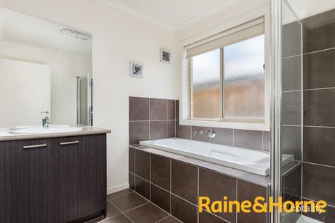 Property photo of 82 Silverwattle Drive Lyndhurst VIC 3975