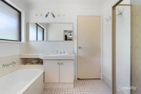 Property photo of 2/7 Nina Parade Arundel QLD 4214