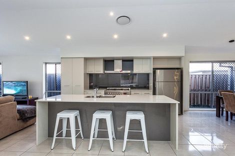 Property photo of 17 Merimbula Crescent Fitzgibbon QLD 4018