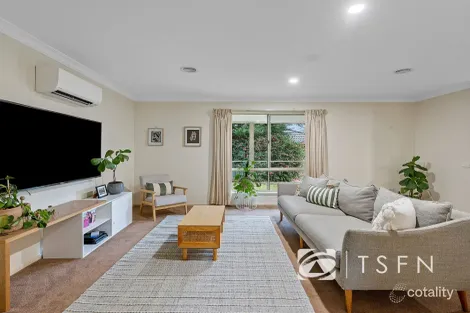 Property photo of 2/8 Oasis Gardens Spring Gully VIC 3550