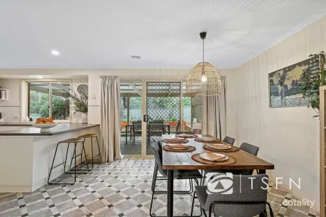 Property photo of 2/8 Oasis Gardens Spring Gully VIC 3550