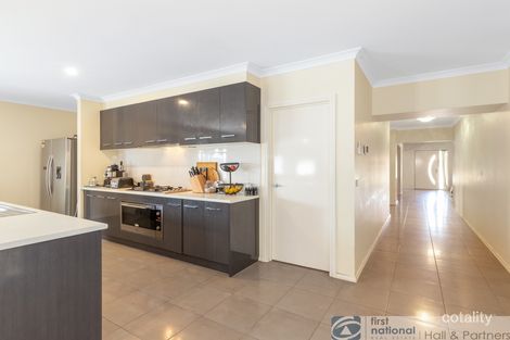 Property photo of 6 Bandit Grove Cranbourne East VIC 3977