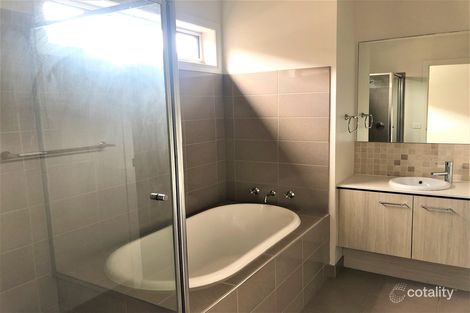 Property photo of 24 Blackledge Drive Cranbourne East VIC 3977