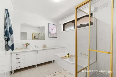 Property photo of 36 Wahroonga Crescent Greensborough VIC 3088