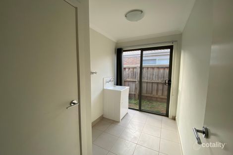Property photo of 14 Narung Way Wyndham Vale VIC 3024
