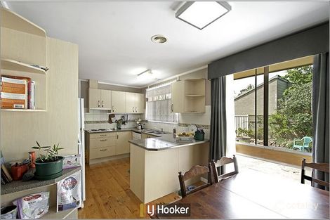 Property photo of 6 Mathison Place Macgregor ACT 2615