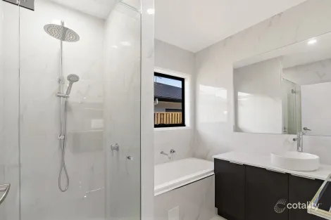 Property photo of 40 Ashwood Circuit Chambers Flat QLD 4133