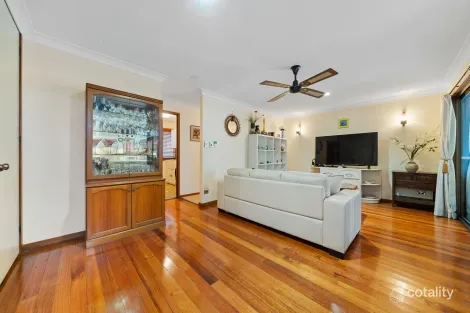 Property photo of 2 Finley Court Helensvale QLD 4212