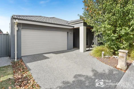Property photo of 5 McFarlan Way Cranbourne East VIC 3977
